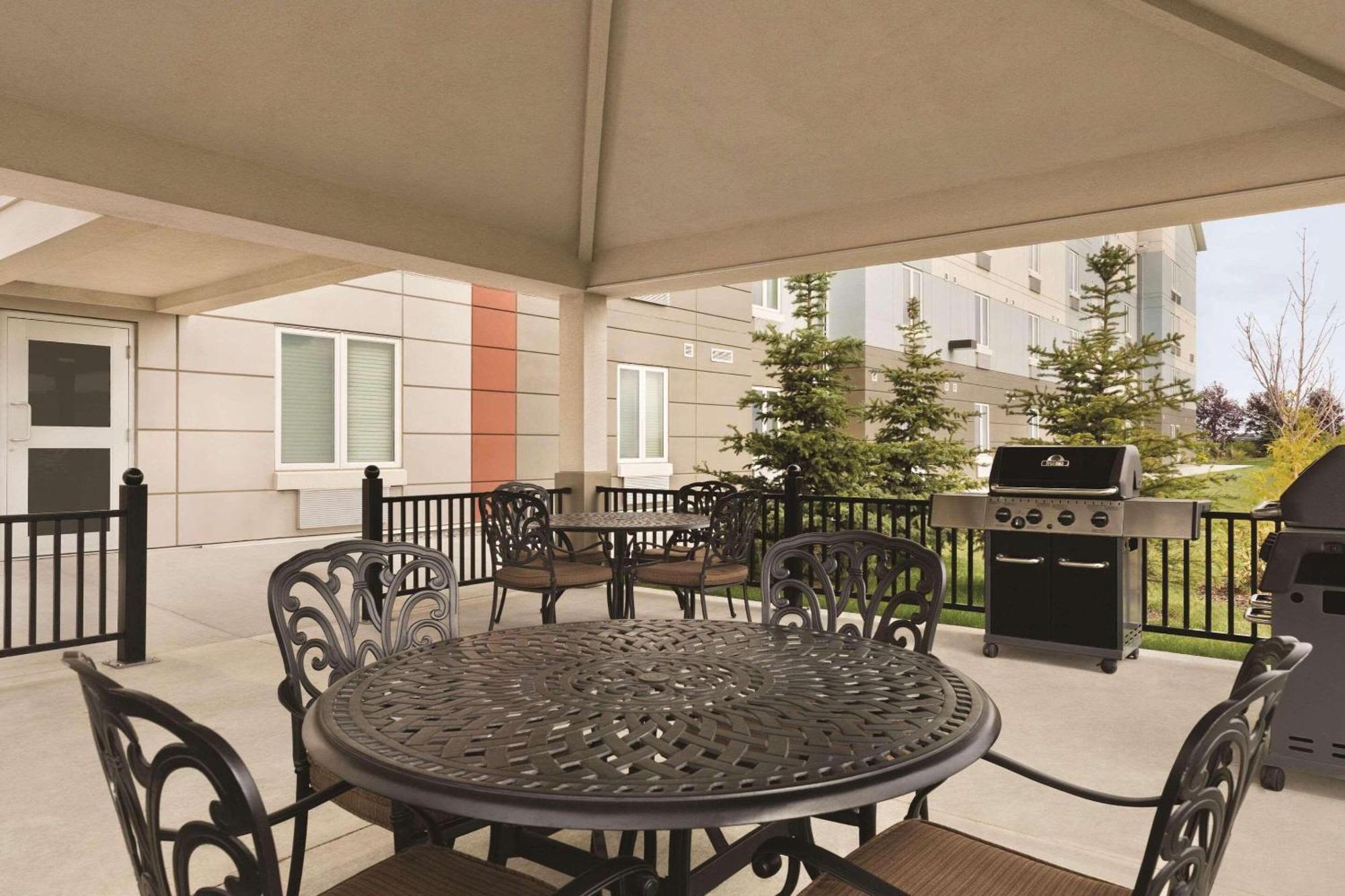 Park Inn By Radisson, Calgary Airport North, Ab Exterior foto